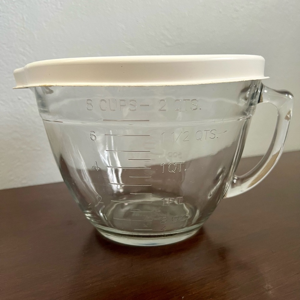 Pampered Chef 8 Cup 2 Quart Measuring Mixing Batter Bowl with Lid Retired Style